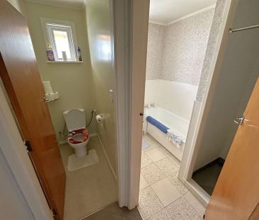 4 bdrm family home, massive yard and garden! - Photo 6