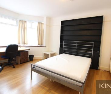 6 bedroom detached house to rent - Photo 3