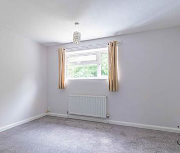 2 bed Terraced for rent - Photo 2