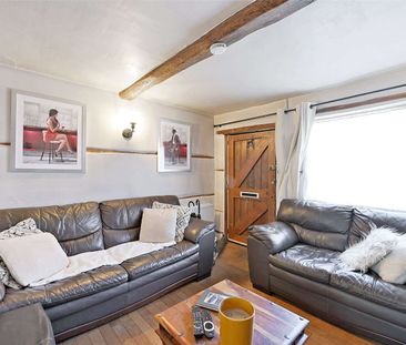 A charming one bedroom cottage in the heart of picturesque Chesham ... - Photo 1