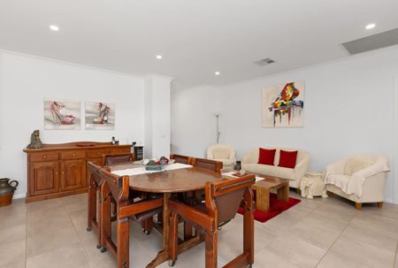 Modern 3 Bedroom Home in Sought-After Location - Photo 3