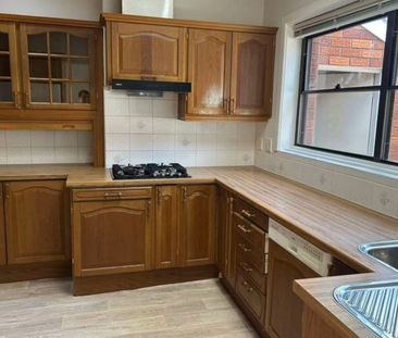 Spacious Sun-Filled Family Home in Quiet Eastwood Location - Photo 2