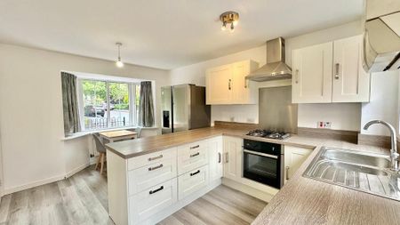 1 bedroom in a house share to rent - Photo 2
