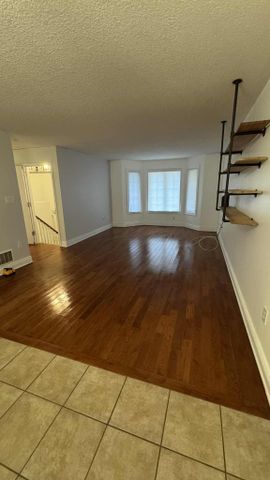 For Lease - 41 Melrose Avenue, Wasaga Beach, Ontario - Photo 3