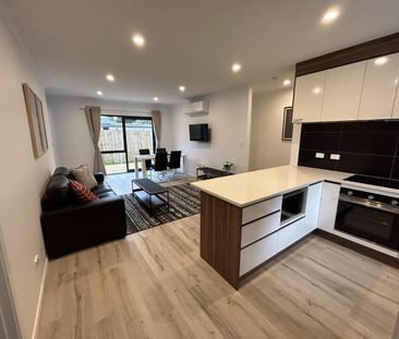 Highlight on Hibiscus - Photo 1