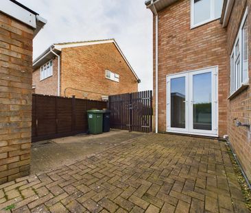 3 bedroom semi-detached house to rent - Photo 2