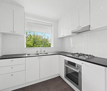 4/46 Richardson Street, Essendon VIC 3040 - Photo 3