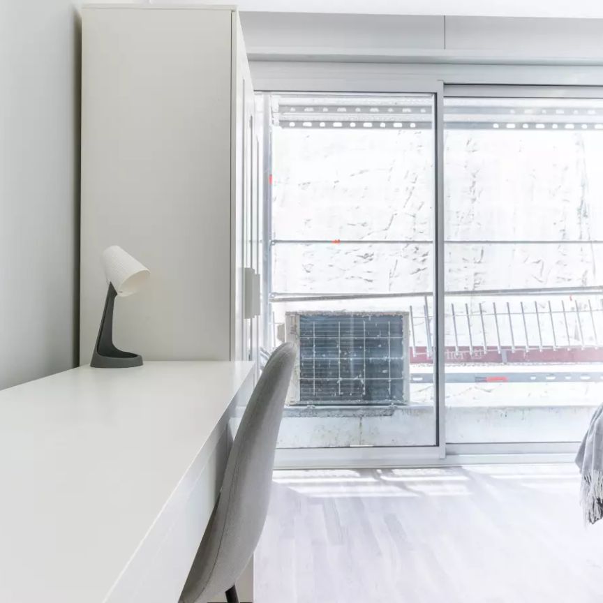 Room in a shared 5-bedroom apartment for rent in Sant Gervasi Galvany, professionals and students only. - Foto 1