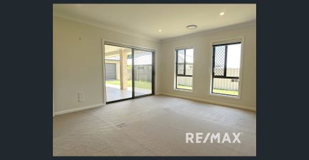 Large Family Home In Lloyd - Photo 4