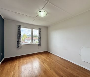 Sunny 3 Bedroom Home in Wainuiomata - Photo 5