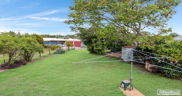 SPACIOUS WELL LOCATED HIGH SET GABLE HOME - 3 BED - STUDY - SUN ROOM - GOOD HEIGHT AND CONCRETE UNDER - - Photo 1