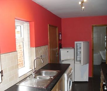 3 Bed House Share To Let - Photo 3
