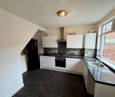 2 bedroom terraced house to rent - Photo 4