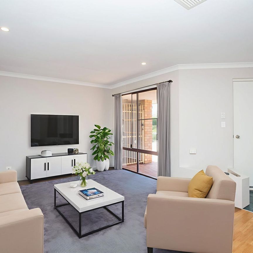 Light, Bright & Well-Presented 4x2 Home in Sought-After Kinross! - Photo 1