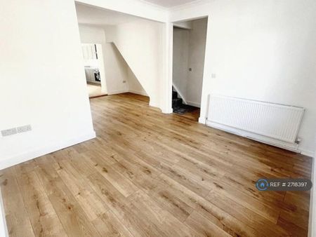 3 bedroom terraced house to rent - Photo 3