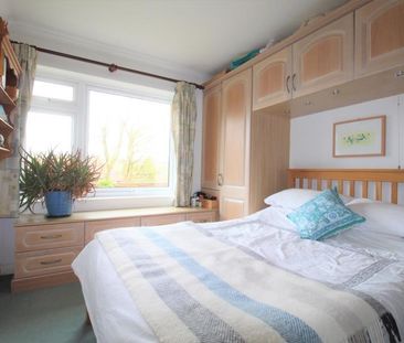 15, Warren Road, Guildford, Surrey, GU1 - Photo 4