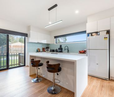 Modern and Spacious Family Townhouse - Photo 2