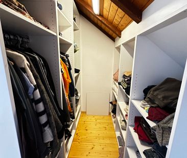 Bright, conveniently located, ready to move in! - Photo 4