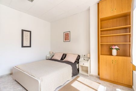 Plaça Baró de Cortés, Valencia, Valencian Community 46006 - Photo 3