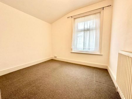 3 bedroom end of terrace house to rent - Photo 5