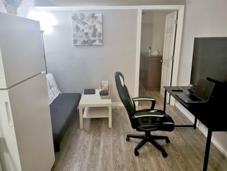 Unité d’une chambre tout inclus, entièrement meublée - Photo 2