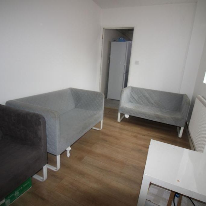 6 bedroom terraced house to rent - Photo 1