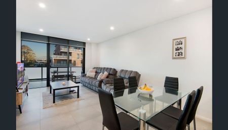 Near New Stylish Two Bedroom Apartment - Photo 4