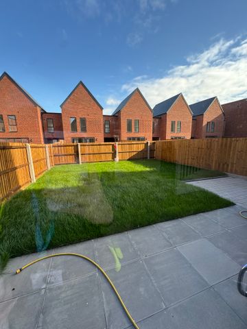 Red Hand Close, Burton upon Trent, Staffordshire, DE14 1FB - Photo 2