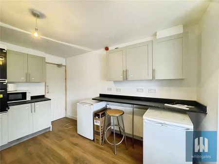 1 bedroom in a house share to rent - Photo 4