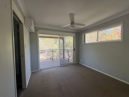 Townhouse Located in a Quiet Complex - Photo 2