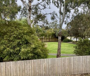 Renovated 2 b/r Footscray - park view - Photo 3