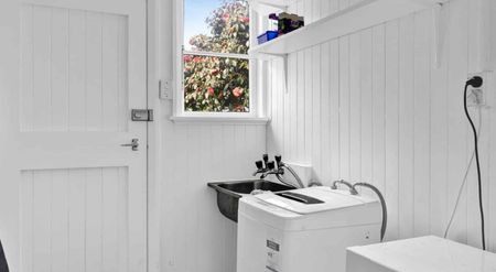 Freshly Renovated 2-bedroom flat - Photo 4