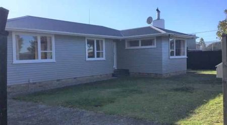 3 Bedroom/1 Bathroom + Garage - Photo 4