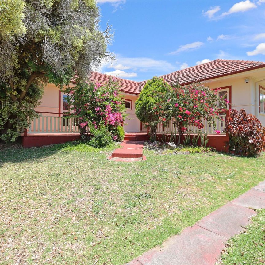 Character Home - Coastal Living - Spacious Block - Photo 1