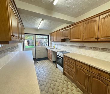 3 bedroom House To Let Total Size: 1077 SQ FT - Photo 5