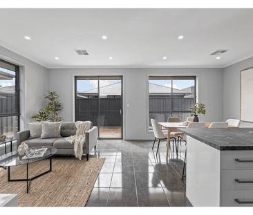 Perfect Family Living in Ideal Location! - Photo 1