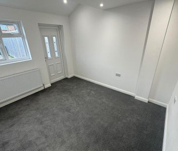 6 bedroom semi-detached house to rent - Photo 4