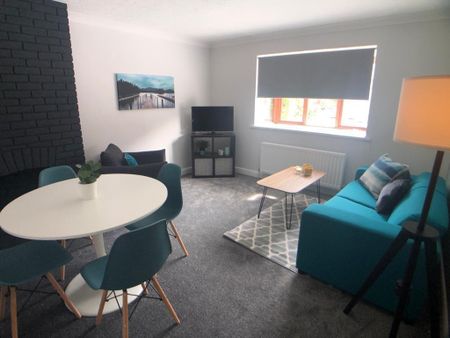 6 bedroom detached house to rent - Photo 2