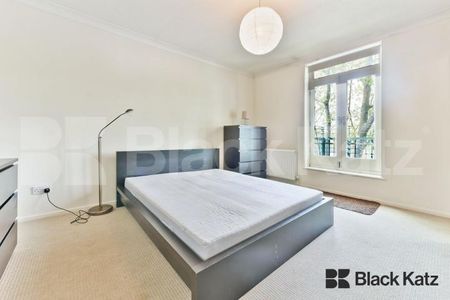 Triplex house + office,garden, two balconies & stunning views of Greenland Dock - Photo 4