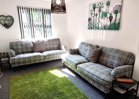 6 bedroom private hall to rent - Photo 3