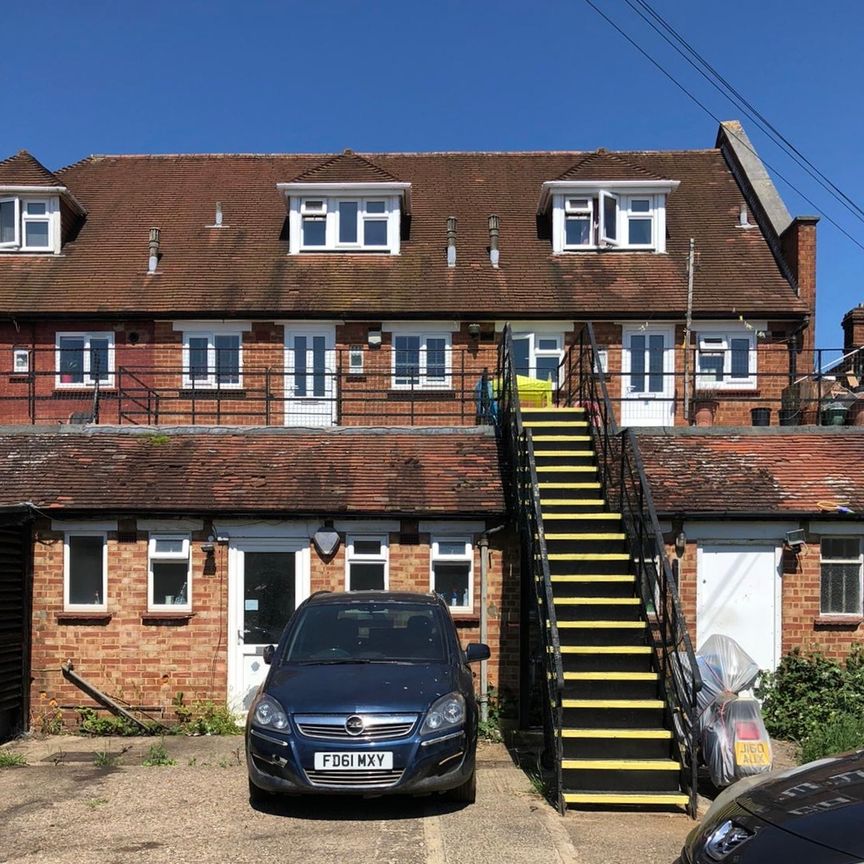 BLETCHLEY- Above High Street - Photo 1