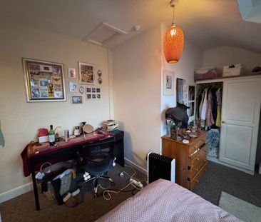 2 Bed Flat, Chesterfield Road, BS6 - Photo 2