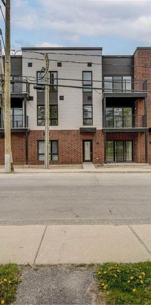 PROMO 1 mois gratuit Alphonse-Desjardins: Électroménagers inclus, Internet inclus ! Récent 3 1/2 - Photo 1