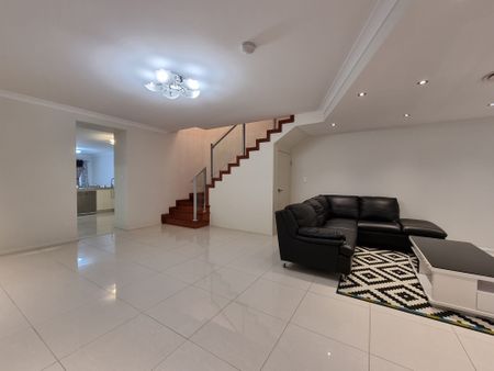 SPACIOUS 4-BEDROOM DUPLEX FOR RENT - Photo 3