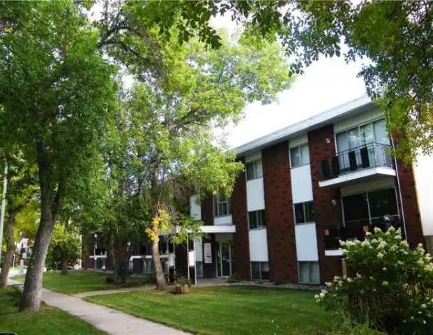 Queenland Apartment | 9915 88 Avenue, Edmonton - Photo 1