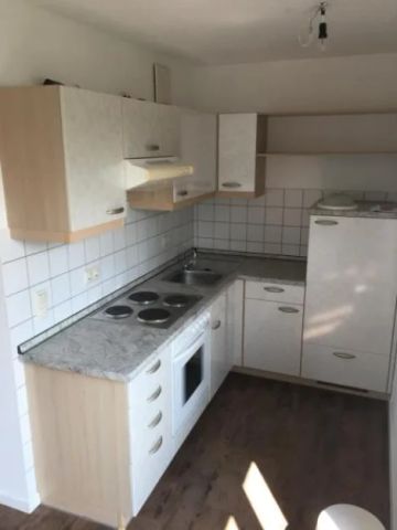 HELLE 1-ZIMMERWOHNUNG - BALKON - EINBAUKÜCHE - HELL GEFLIESTES BAD - TG-STELLPLATZ - Foto 5