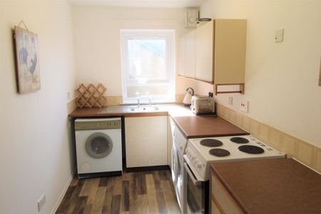 Cuparstone Court, Top Floor, AB10 - Photo 4