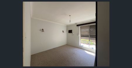 Spacious Family Home - Photo 5