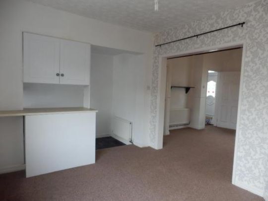 3 bedroom end of terrace house to rent - Photo 1