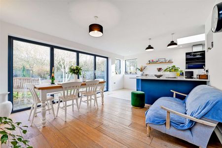 This cottage is a delightful period property located in the heart of the charming village of Waltham St. Lawrence. - Photo 3